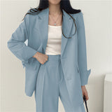 Elegant Tailored Blazer and Trouser Set with Modern Relaxed Fit