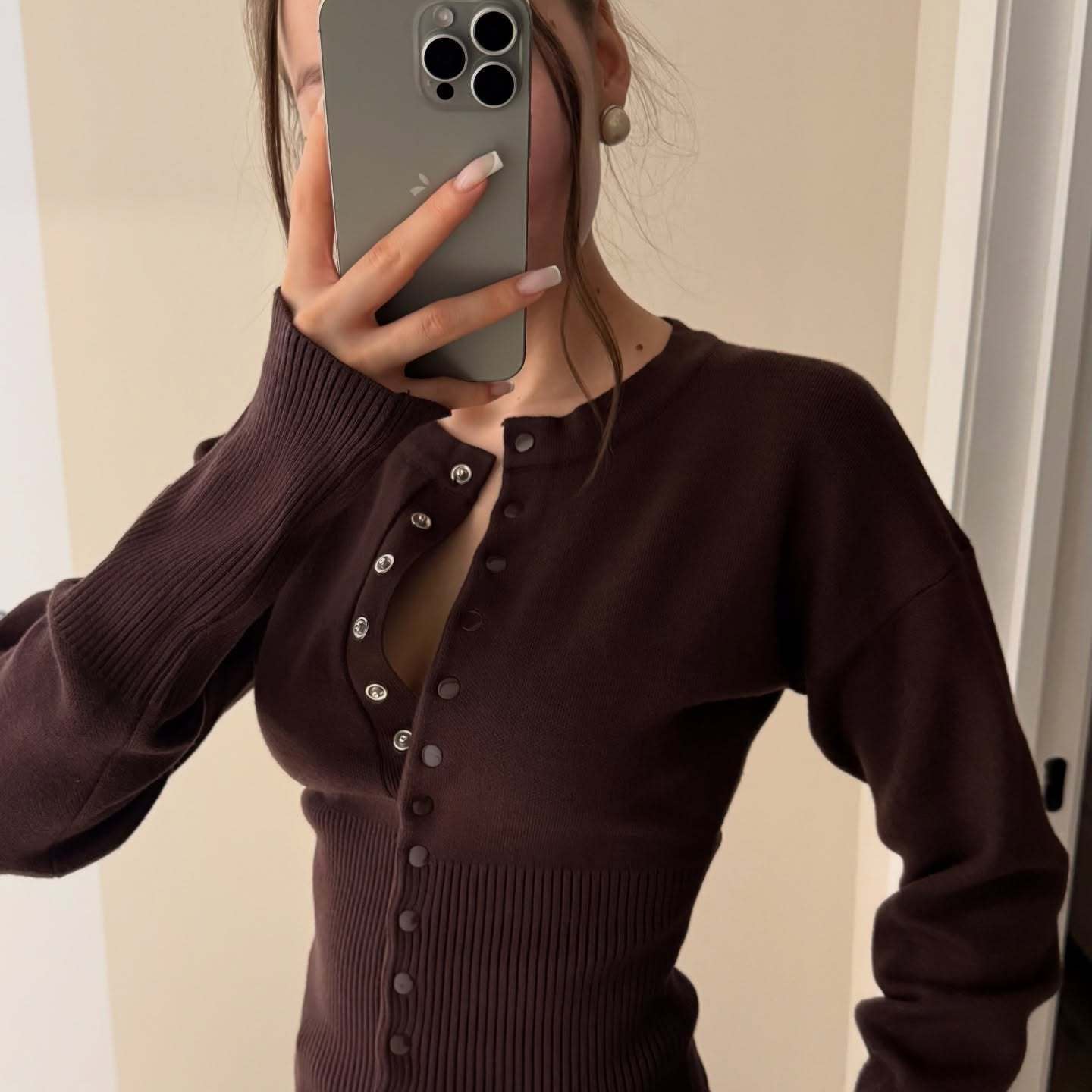 Elegant Button-Up Knit Cardigan with Round Neck