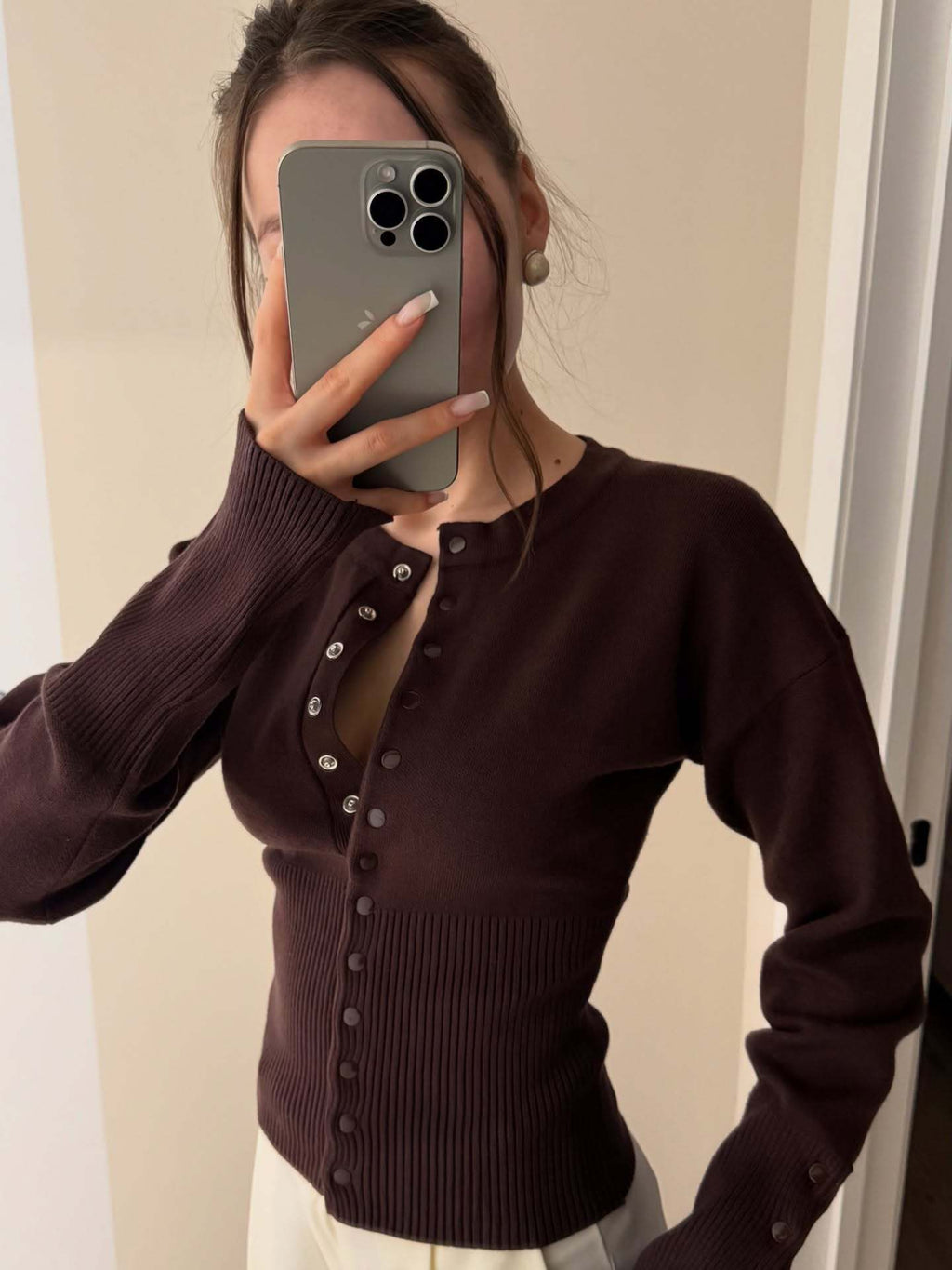 Elegant Button-Up Knit Cardigan with Round Neck