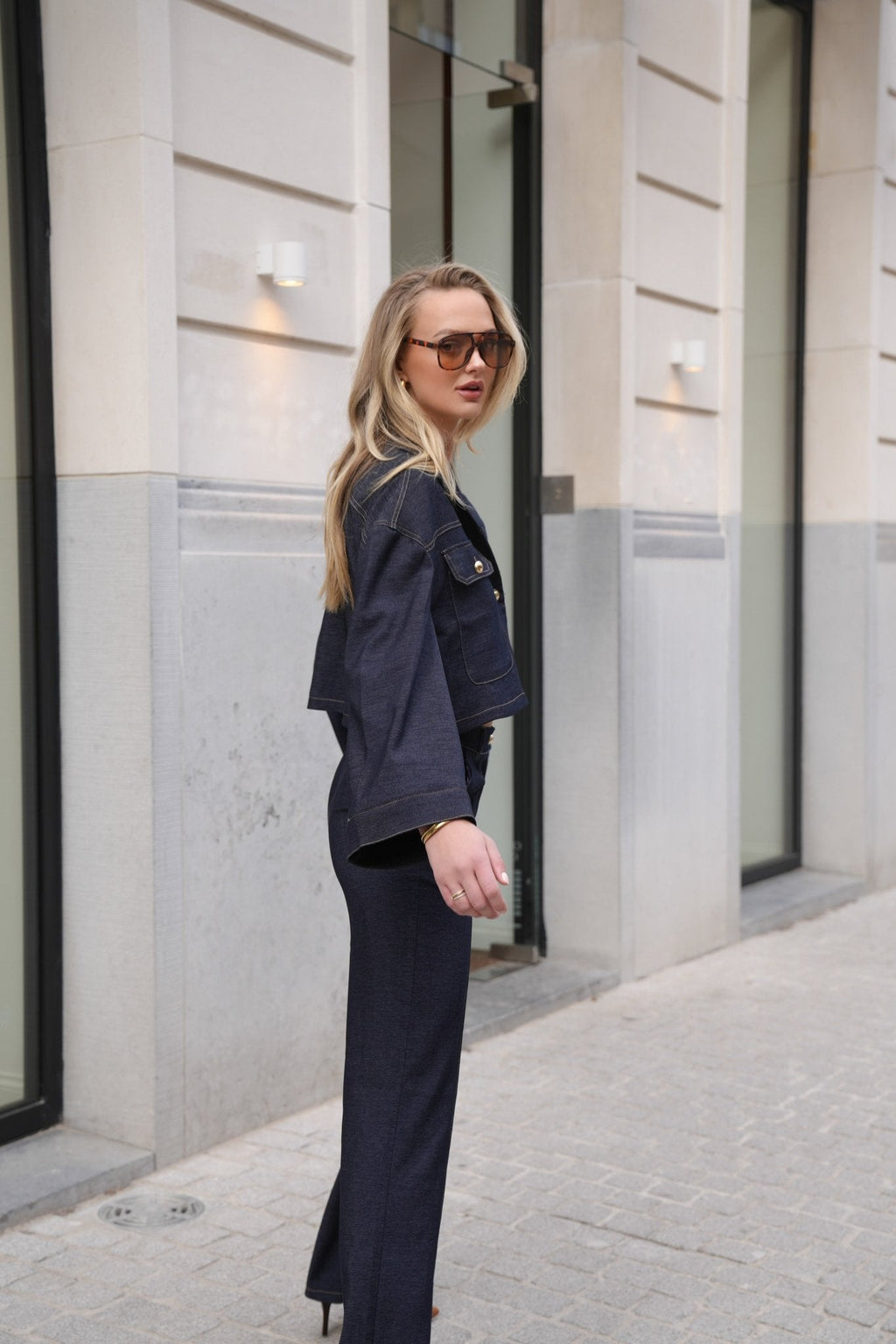 Dark Wash Cropped Denim Jacket with Contrast Stitching