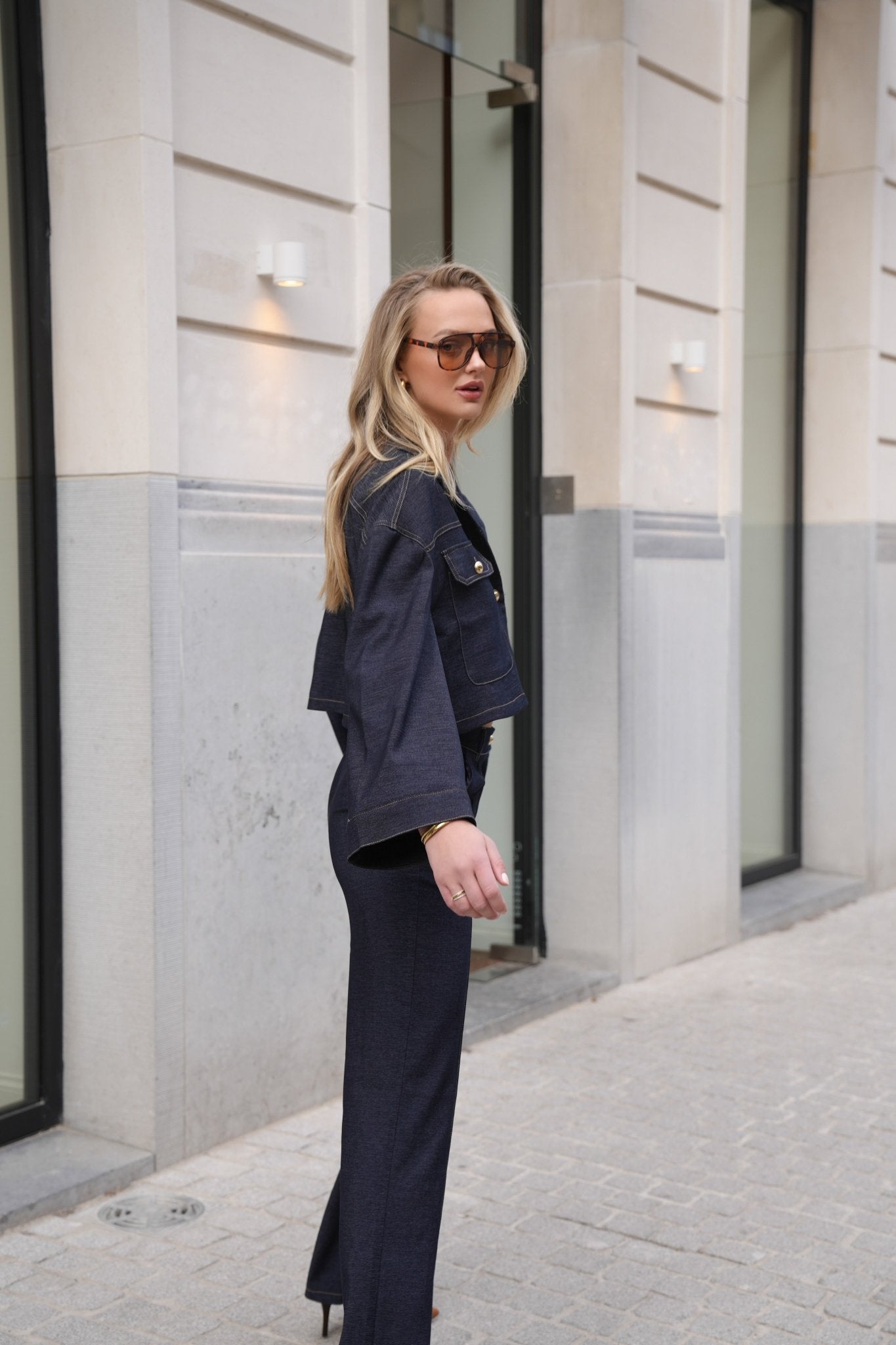 Dark Wash Cropped Denim Jacket with Contrast Stitching