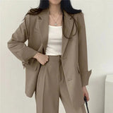 Elegant Tailored Blazer and Trouser Set with Modern Relaxed Fit