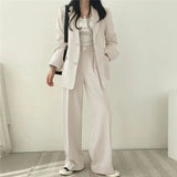 Elegant Tailored Blazer and Trouser Set with Modern Relaxed Fit