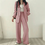 Elegant Tailored Blazer and Trouser Set with Modern Relaxed Fit