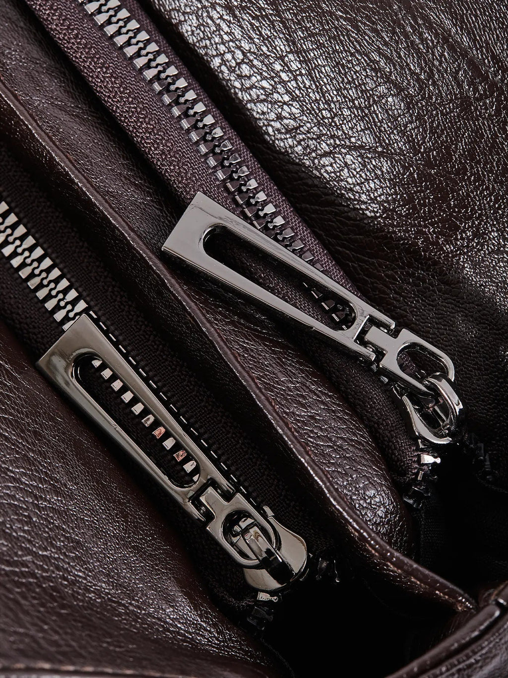 Classic Shoulder Bag with Adjustable Strap and Multiple Compartments