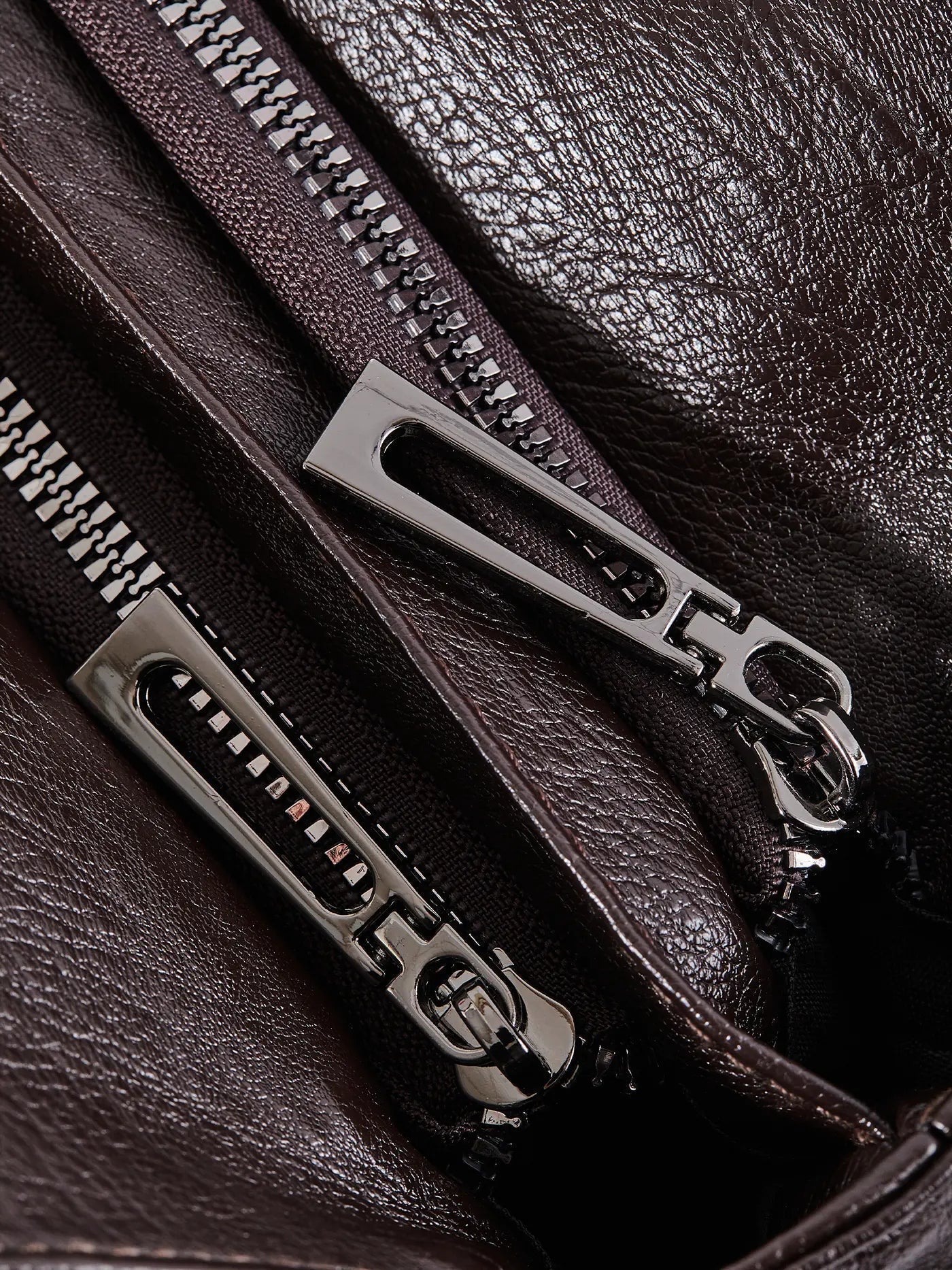 Classic Shoulder Bag with Adjustable Strap and Multiple Compartments