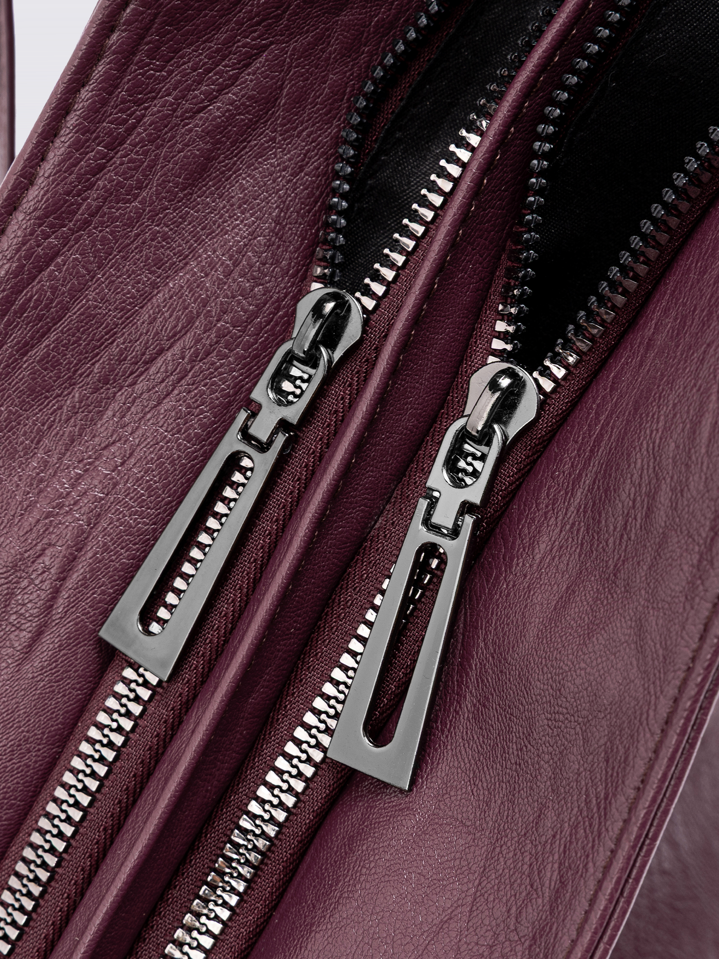 Classic Shoulder Bag with Adjustable Strap and Multiple Compartments