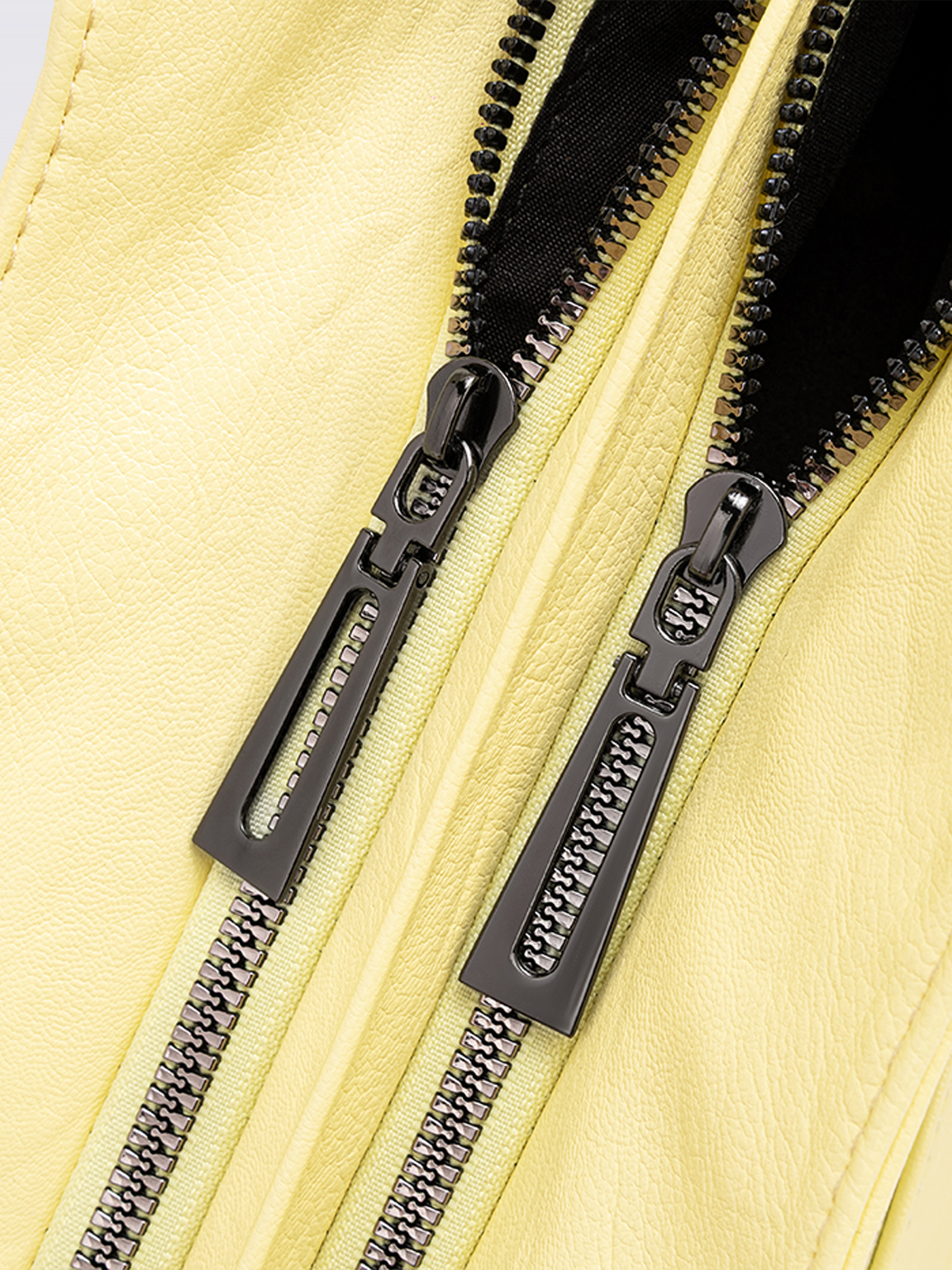 Classic Shoulder Bag with Adjustable Strap and Multiple Compartments